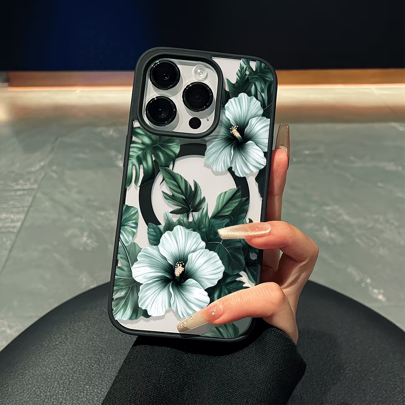 غطاء هاتف شفاف بتصميم زهور خضر - مراجعة Apple Iphone 15 Pro Max وسعره